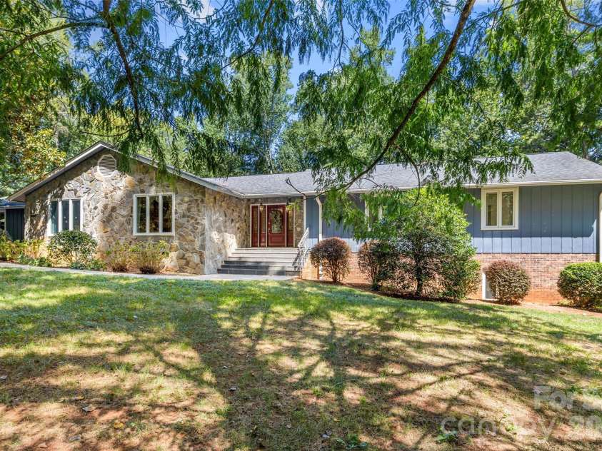 600 Fairway Drive, Fort Mill, SC 29715.  MLS# CAR4407842, YatesRealty ID 49927. 