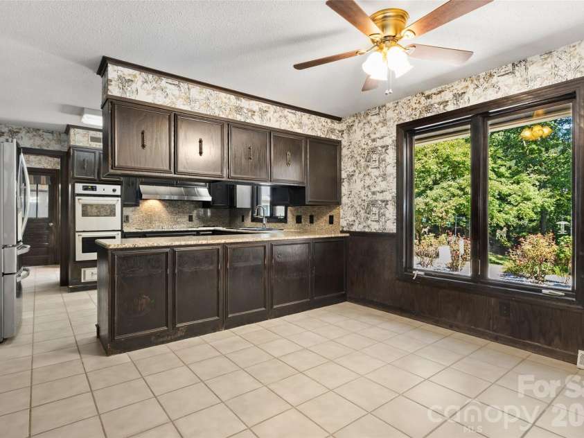 600 Fairway Drive, Fort Mill, SC 29715.  MLS# CAR4407842, YatesRealty ID 49927. Breakfast area and kitchen
