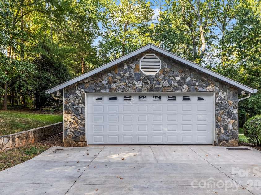 600 Fairway Drive, Fort Mill, SC 29715.  MLS# CAR4407842, YatesRealty ID 49927. Detached 1,038 sq ft garage