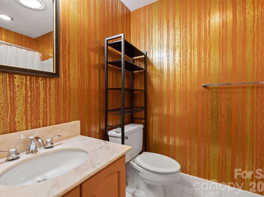 600 Fairway Drive, Fort Mill, SC 29715.  MLS# CAR4407842, YatesRealty ID 49927. Full bathroom in basement