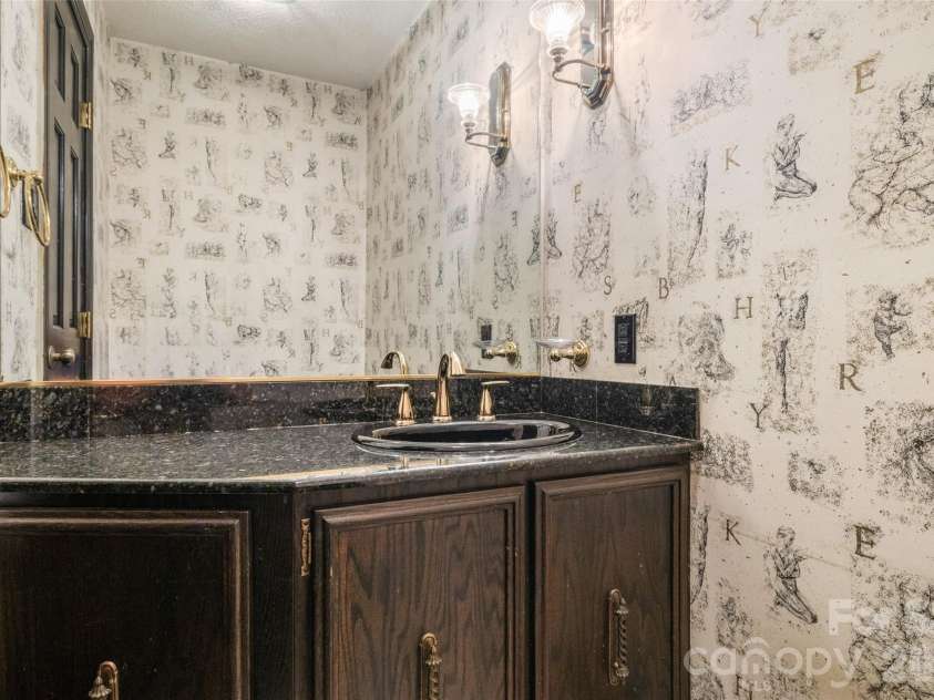 600 Fairway Drive, Fort Mill, SC 29715.  MLS# CAR4407842, YatesRealty ID 49927. Half bath on main level
