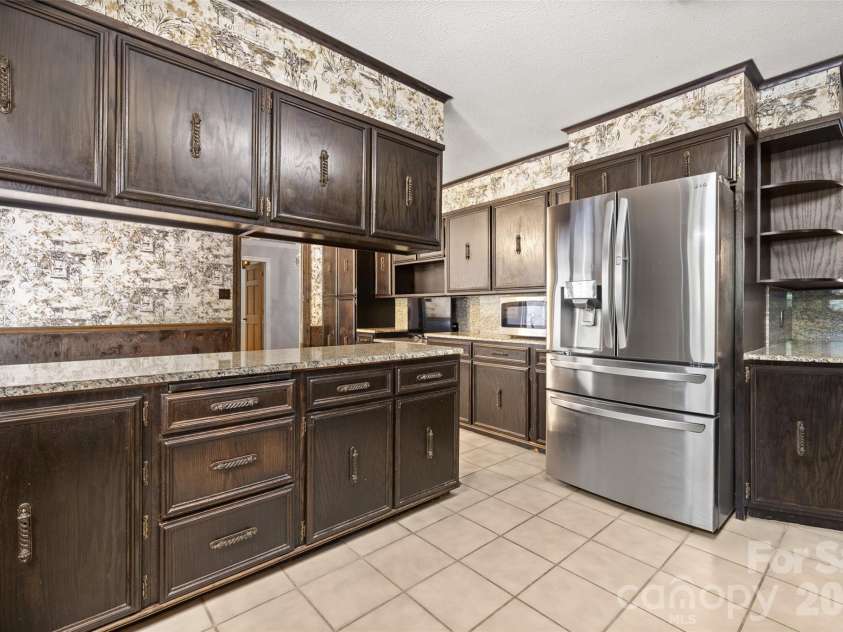 600 Fairway Drive, Fort Mill, SC 29715.  MLS# CAR4407842, YatesRealty ID 49927. Kitchen
