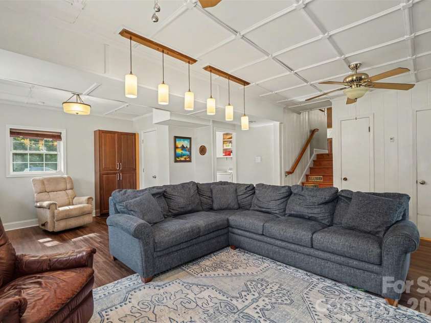 6910 Wrentree Drive, Charlotte, NC 28210.  MLS# CAR4422404, YatesRealty ID 49929. 