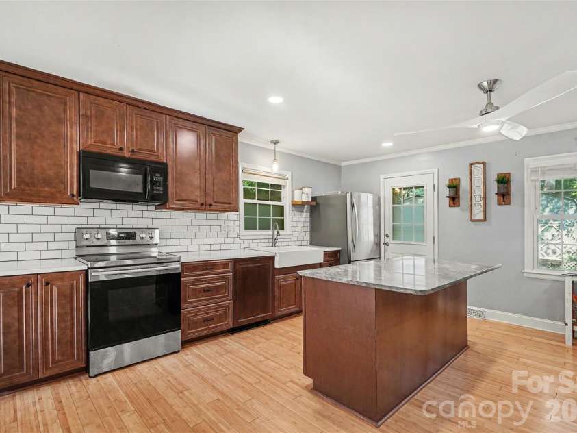 6910 Wrentree Drive, Charlotte, NC 28210.  MLS# CAR4422404, YatesRealty ID 49929. 