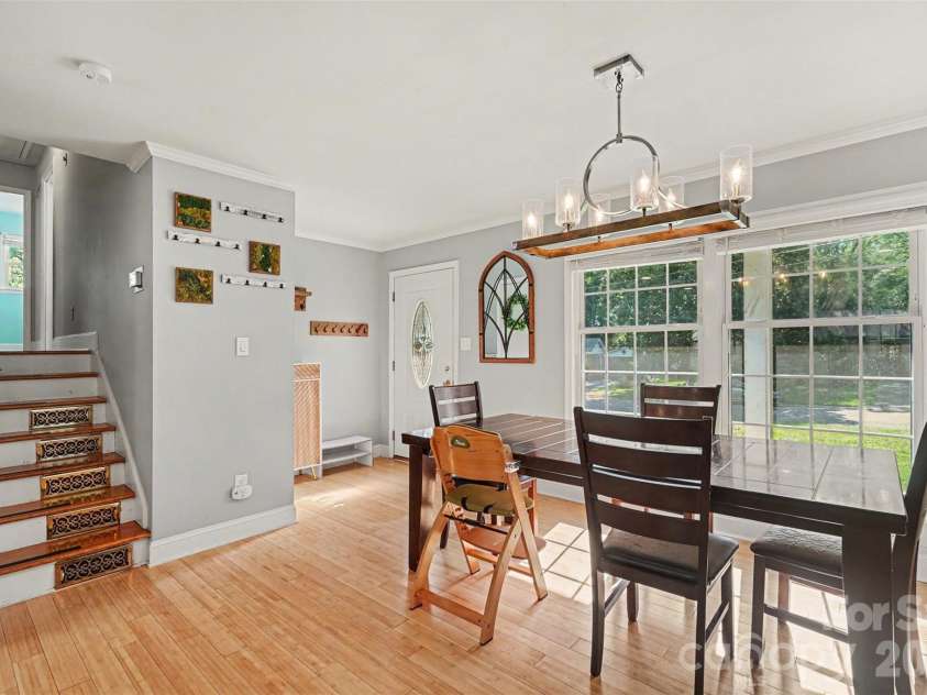 6910 Wrentree Drive, Charlotte, NC 28210.  MLS# CAR4422404, YatesRealty ID 49929. 