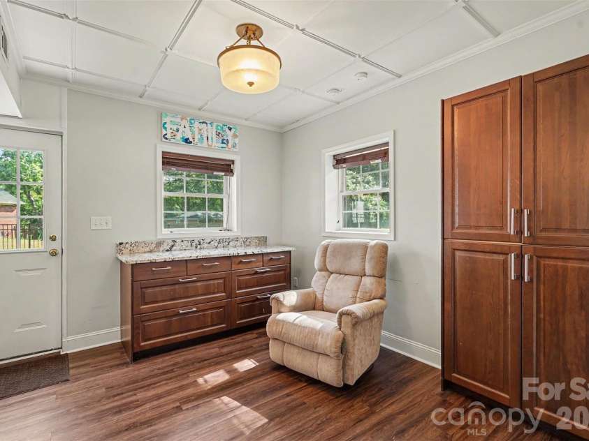 6910 Wrentree Drive, Charlotte, NC 28210.  MLS# CAR4422404, YatesRealty ID 49929. 