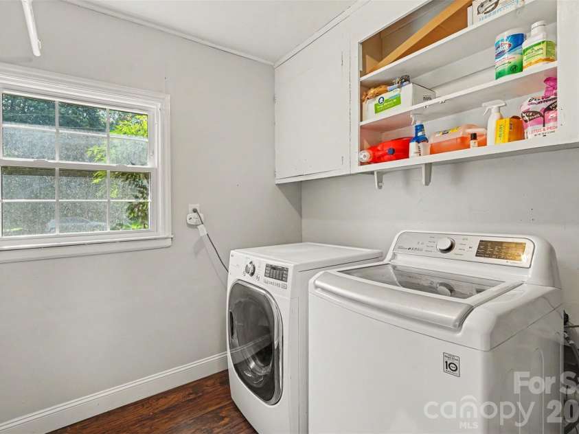 6910 Wrentree Drive, Charlotte, NC 28210.  MLS# CAR4422404, YatesRealty ID 49929. 