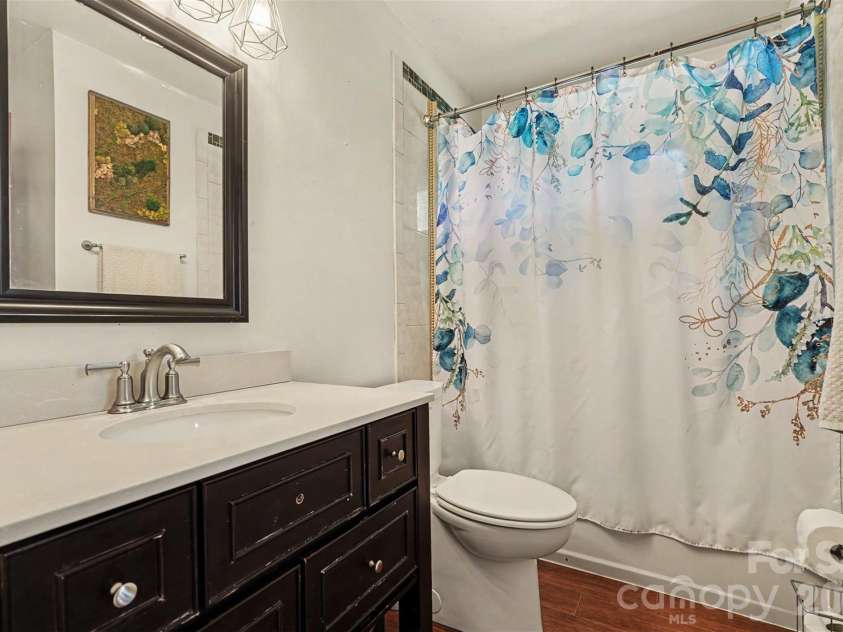 6910 Wrentree Drive, Charlotte, NC 28210.  MLS# CAR4422404, YatesRealty ID 49929. 