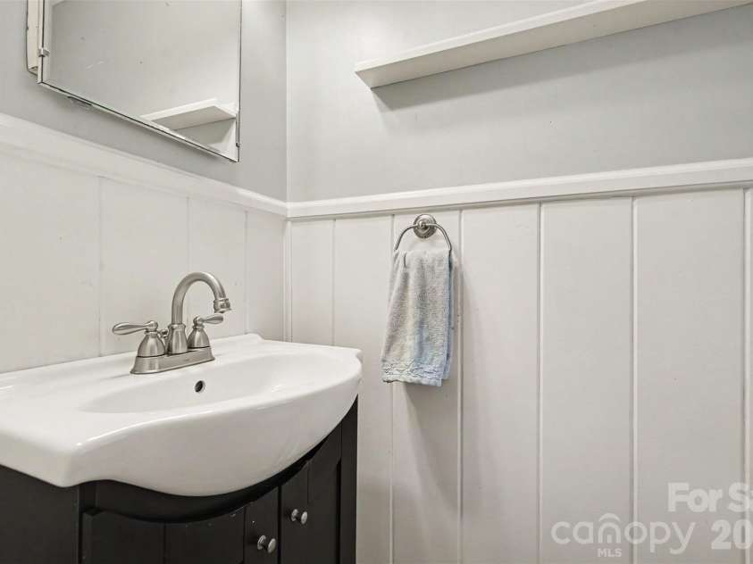 6910 Wrentree Drive, Charlotte, NC 28210.  MLS# CAR4422404, YatesRealty ID 49929. 