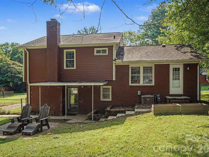 6910 Wrentree Drive, Charlotte, NC 28210.  MLS# CAR4422404, YatesRealty ID 49929. 