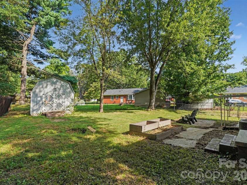 6910 Wrentree Drive, Charlotte, NC 28210.  MLS# CAR4422404, YatesRealty ID 49929. 