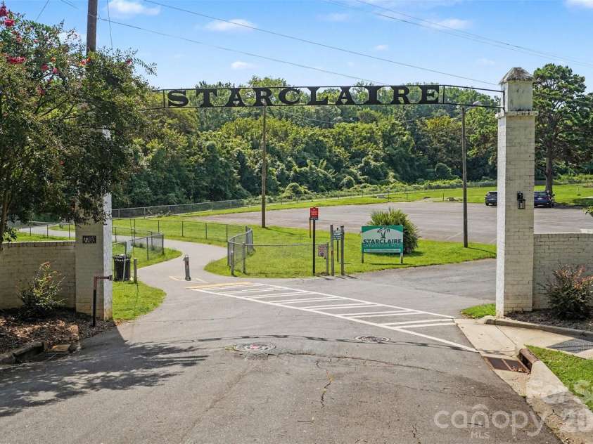 6910 Wrentree Drive, Charlotte, NC 28210.  MLS# CAR4422404, YatesRealty ID 49929. 