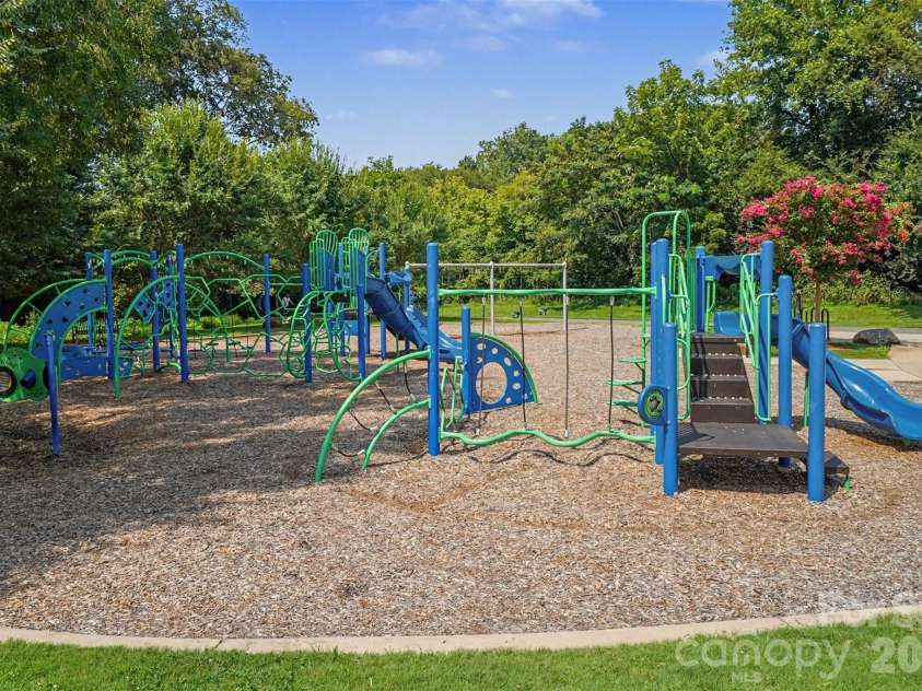 6910 Wrentree Drive, Charlotte, NC 28210.  MLS# CAR4422404, YatesRealty ID 49929. 
