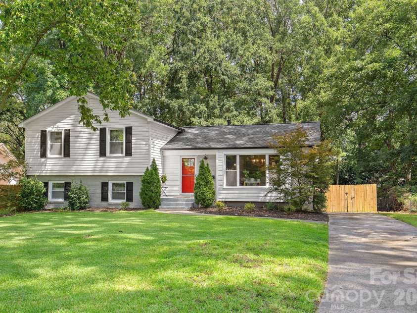 6623 Long Meadow Road, Charlotte, NC 28210.  MLS# CAR4420859, YatesRealty ID 49930. 