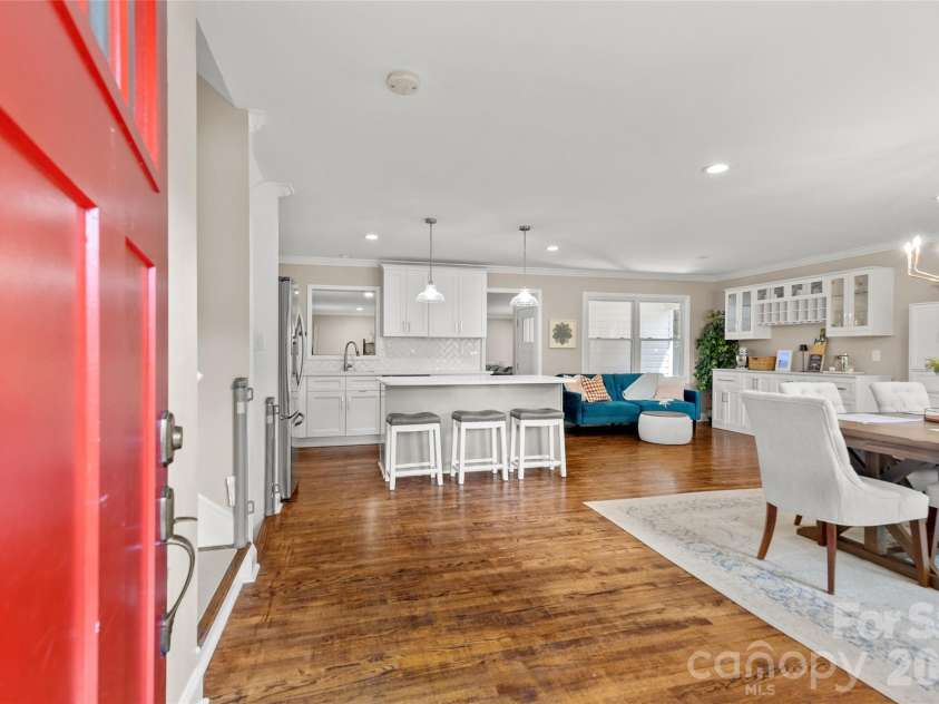 6623 Long Meadow Road, Charlotte, NC 28210.  MLS# CAR4420859, YatesRealty ID 49930. 