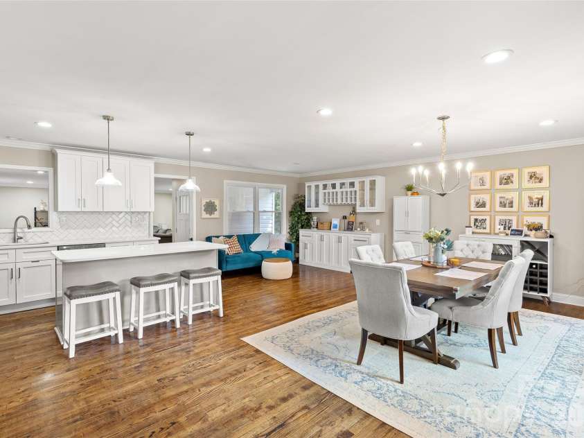 6623 Long Meadow Road, Charlotte, NC 28210.  MLS# CAR4420859, YatesRealty ID 49930. 