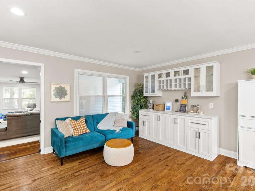 6623 Long Meadow Road, Charlotte, NC 28210.  MLS# CAR4420859, YatesRealty ID 49930. 