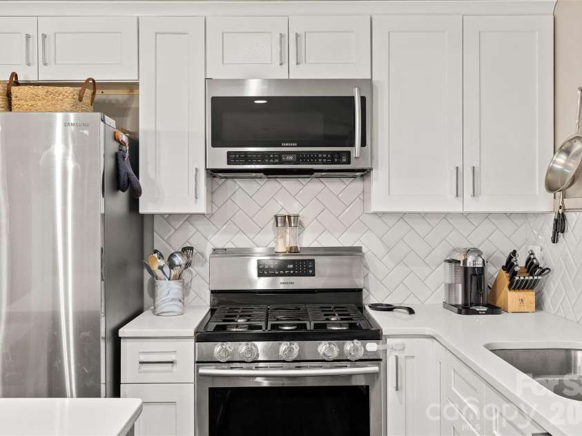 6623 Long Meadow Road, Charlotte, NC 28210.  MLS# CAR4420859, YatesRealty ID 49930. 
