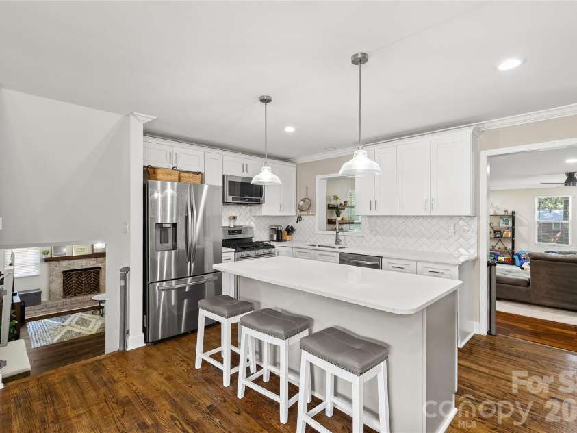 6623 Long Meadow Road, Charlotte, NC 28210.  MLS# CAR4420859, YatesRealty ID 49930. 