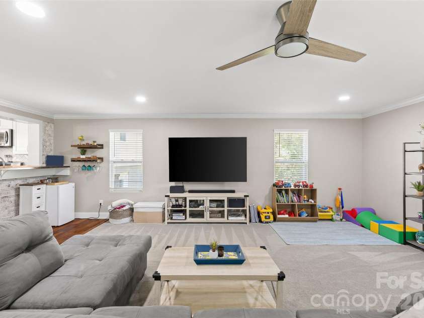 6623 Long Meadow Road, Charlotte, NC 28210.  MLS# CAR4420859, YatesRealty ID 49930. 