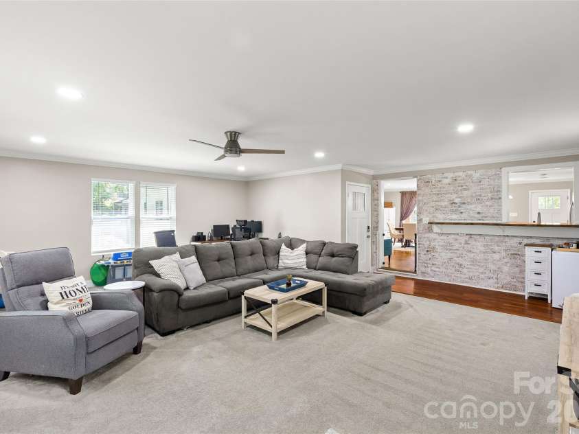 6623 Long Meadow Road, Charlotte, NC 28210.  MLS# CAR4420859, YatesRealty ID 49930. 