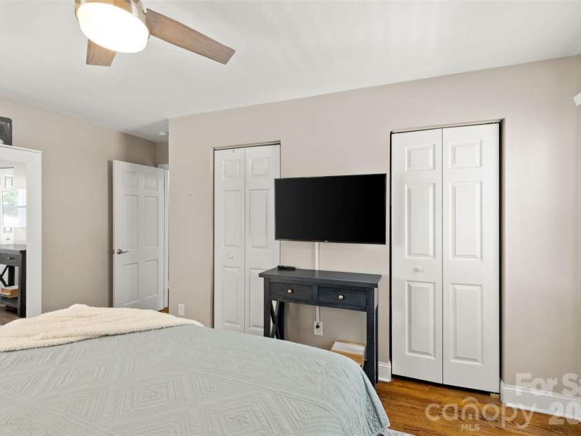 6623 Long Meadow Road, Charlotte, NC 28210.  MLS# CAR4420859, YatesRealty ID 49930. 