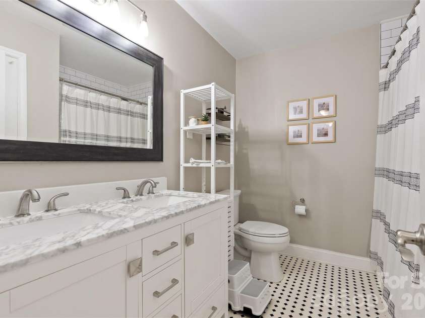 6623 Long Meadow Road, Charlotte, NC 28210.  MLS# CAR4420859, YatesRealty ID 49930. 