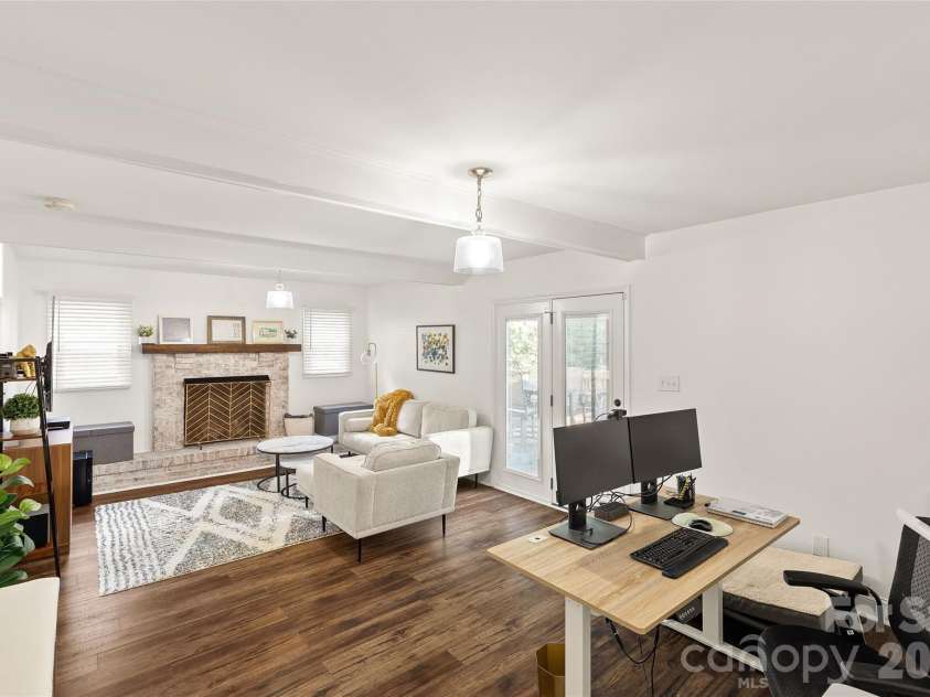 6623 Long Meadow Road, Charlotte, NC 28210.  MLS# CAR4420859, YatesRealty ID 49930. 