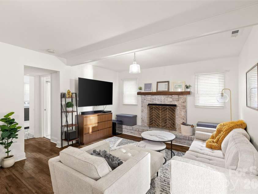 6623 Long Meadow Road, Charlotte, NC 28210.  MLS# CAR4420859, YatesRealty ID 49930. 