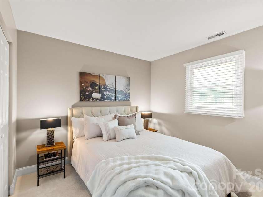 6623 Long Meadow Road, Charlotte, NC 28210.  MLS# CAR4420859, YatesRealty ID 49930. 