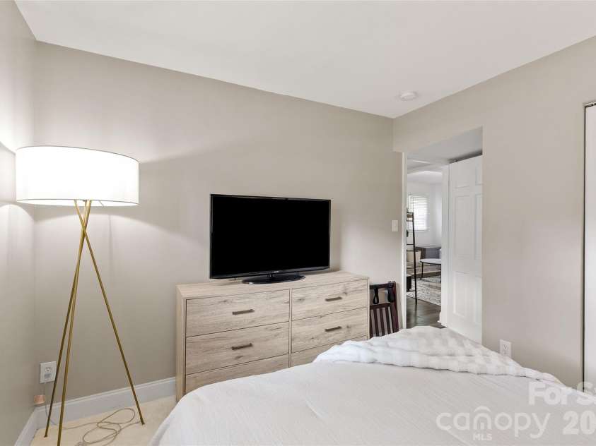 6623 Long Meadow Road, Charlotte, NC 28210.  MLS# CAR4420859, YatesRealty ID 49930. 