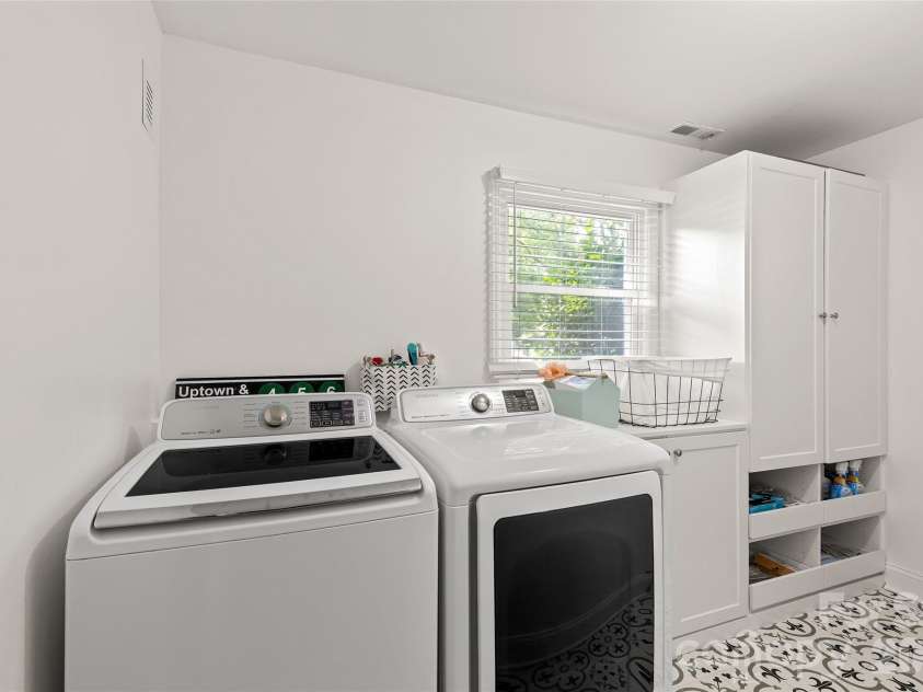 6623 Long Meadow Road, Charlotte, NC 28210.  MLS# CAR4420859, YatesRealty ID 49930. 