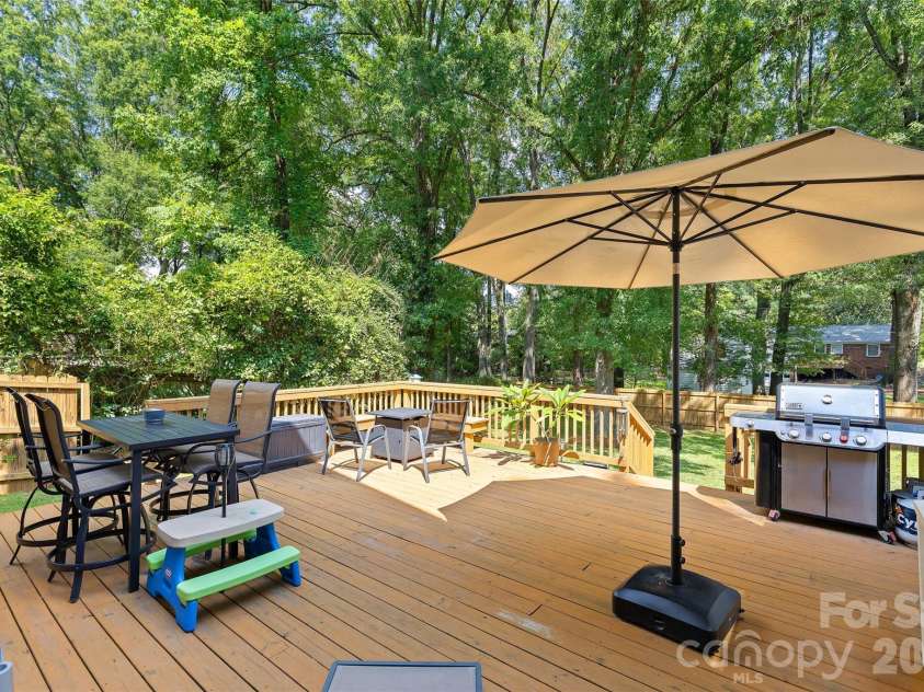 6623 Long Meadow Road, Charlotte, NC 28210.  MLS# CAR4420859, YatesRealty ID 49930. 