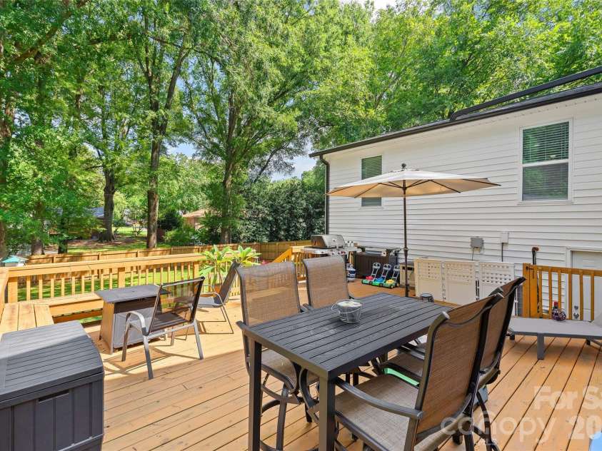 6623 Long Meadow Road, Charlotte, NC 28210.  MLS# CAR4420859, YatesRealty ID 49930. 