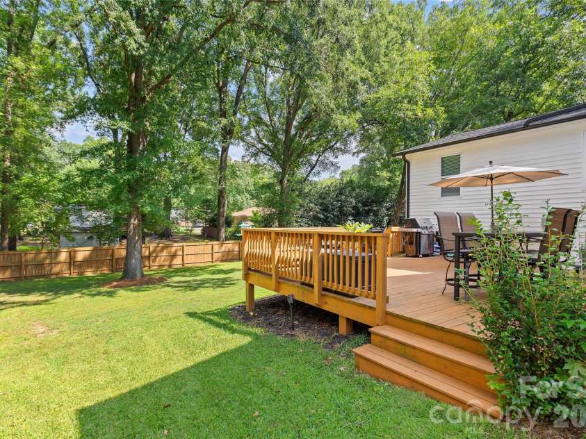 6623 Long Meadow Road, Charlotte, NC 28210.  MLS# CAR4420859, YatesRealty ID 49930. 