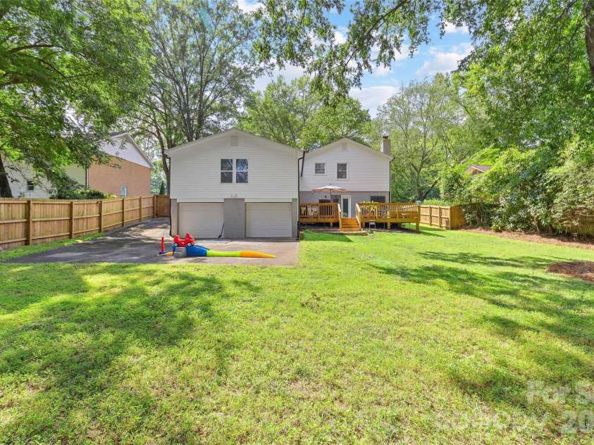 6623 Long Meadow Road, Charlotte, NC 28210.  MLS# CAR4420859, YatesRealty ID 49930. 