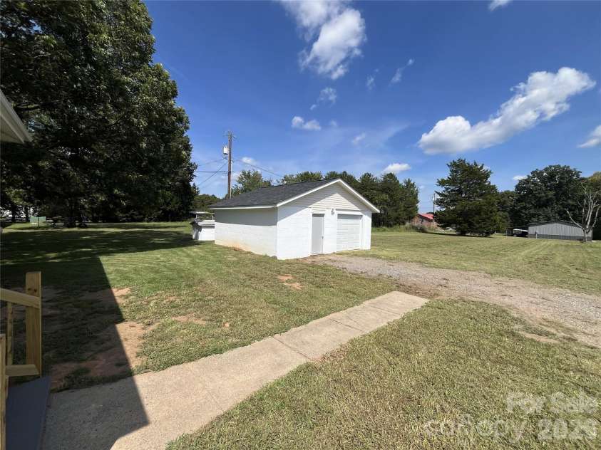 6270 Nc 16 Highway, Conover, NC 28613.  MLS# CAR4423355, YatesRealty ID 49931. 