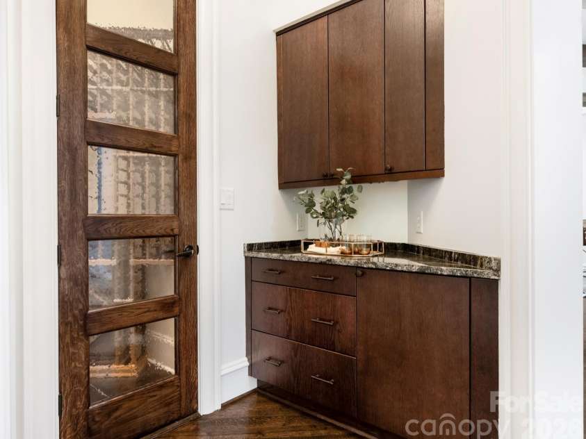 6323 Saint Stephen Lane, Charlotte, NC 28210.  MLS# CAR4422911, YatesRealty ID 49932. Bar