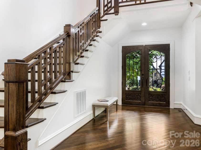 6323 Saint Stephen Lane, Charlotte, NC 28210.  MLS# CAR4422911, YatesRealty ID 49932. Front Foyer