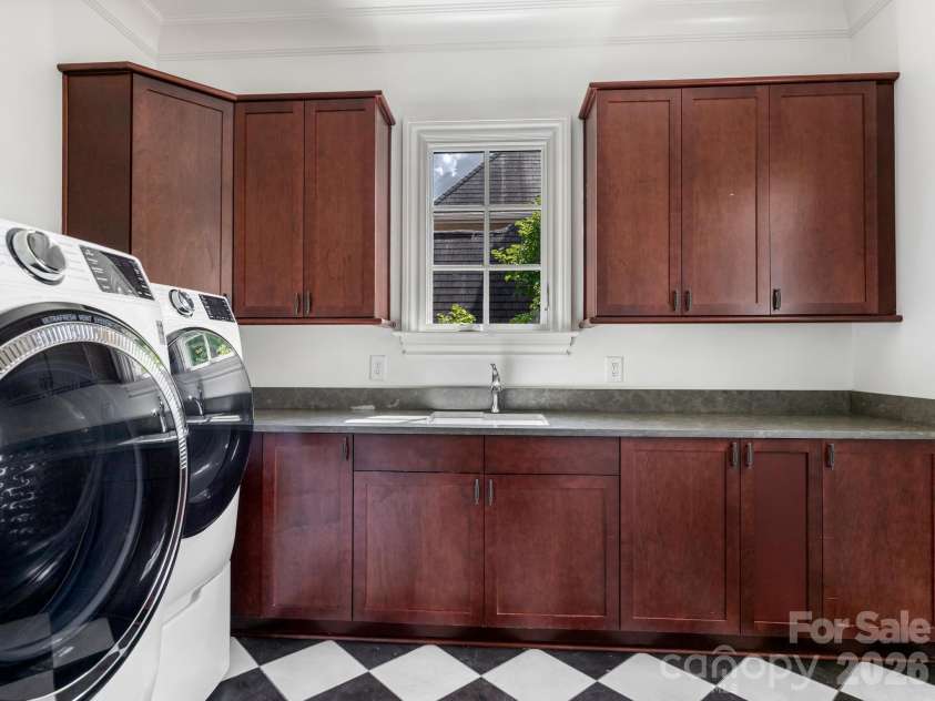 6323 Saint Stephen Lane, Charlotte, NC 28210.  MLS# CAR4422911, YatesRealty ID 49932. Laundry Room