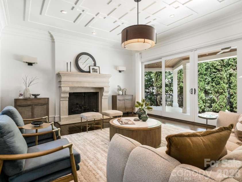 6323 Saint Stephen Lane, Charlotte, NC 28210.  MLS# CAR4422911, YatesRealty ID 49932. Living Room