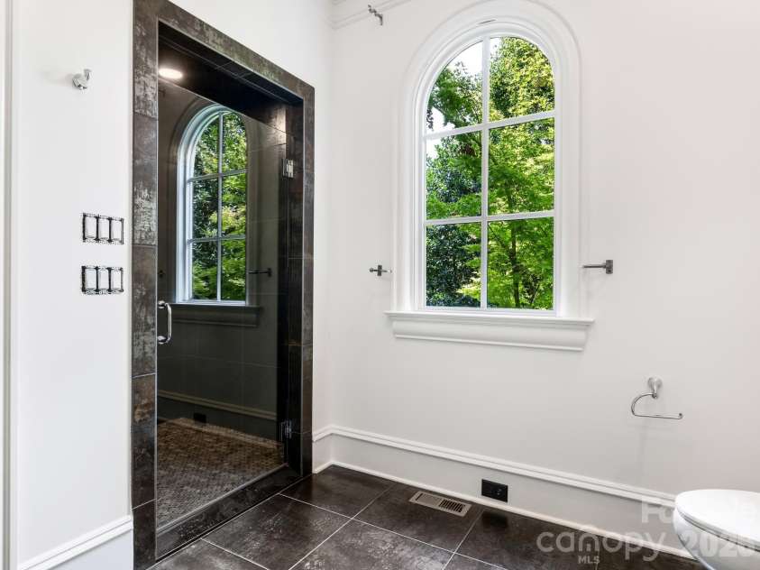 6323 Saint Stephen Lane, Charlotte, NC 28210.  MLS# CAR4422911, YatesRealty ID 49932. Main Level Guest Bath