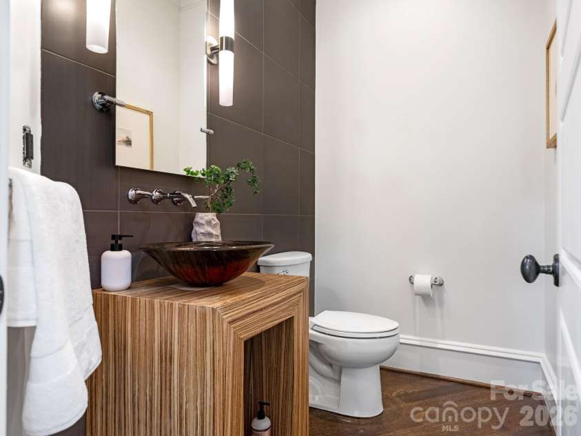 6323 Saint Stephen Lane, Charlotte, NC 28210.  MLS# CAR4422911, YatesRealty ID 49932. Powder Room