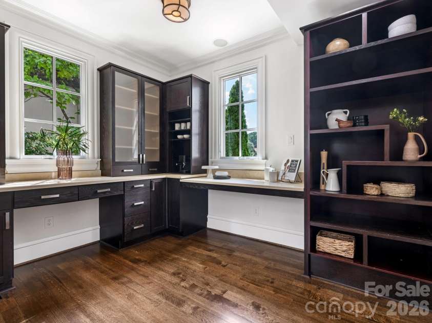 6323 Saint Stephen Lane, Charlotte, NC 28210.  MLS# CAR4422911, YatesRealty ID 49932. Scullery