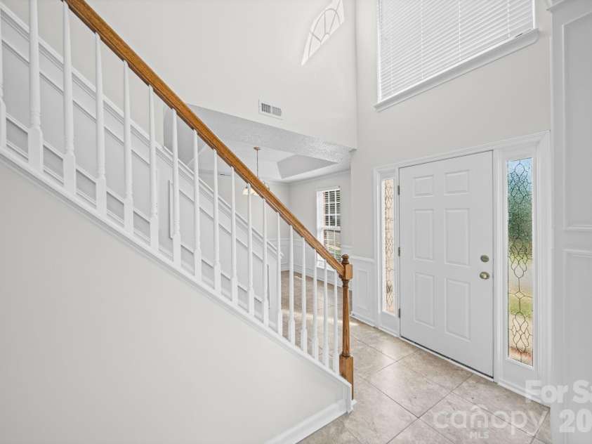 9105 Shepparton Drive, Huntersville, NC 28078.  MLS# CAR4421789, YatesRealty ID 49933. Foyer