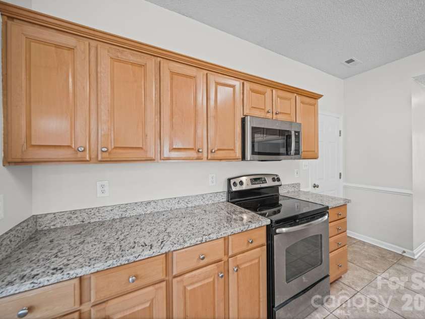 9105 Shepparton Drive, Huntersville, NC 28078.  MLS# CAR4421789, YatesRealty ID 49933. Kitchen