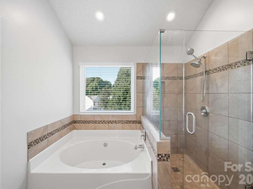 9105 Shepparton Drive, Huntersville, NC 28078.  MLS# CAR4421789, YatesRealty ID 49933. Primary Bathroom