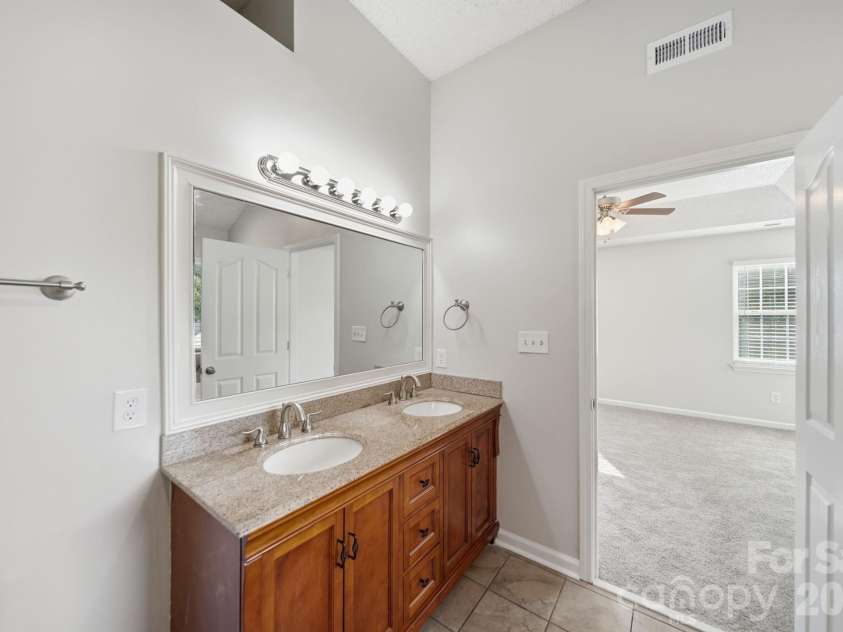 9105 Shepparton Drive, Huntersville, NC 28078.  MLS# CAR4421789, YatesRealty ID 49933. Primary Bathroom