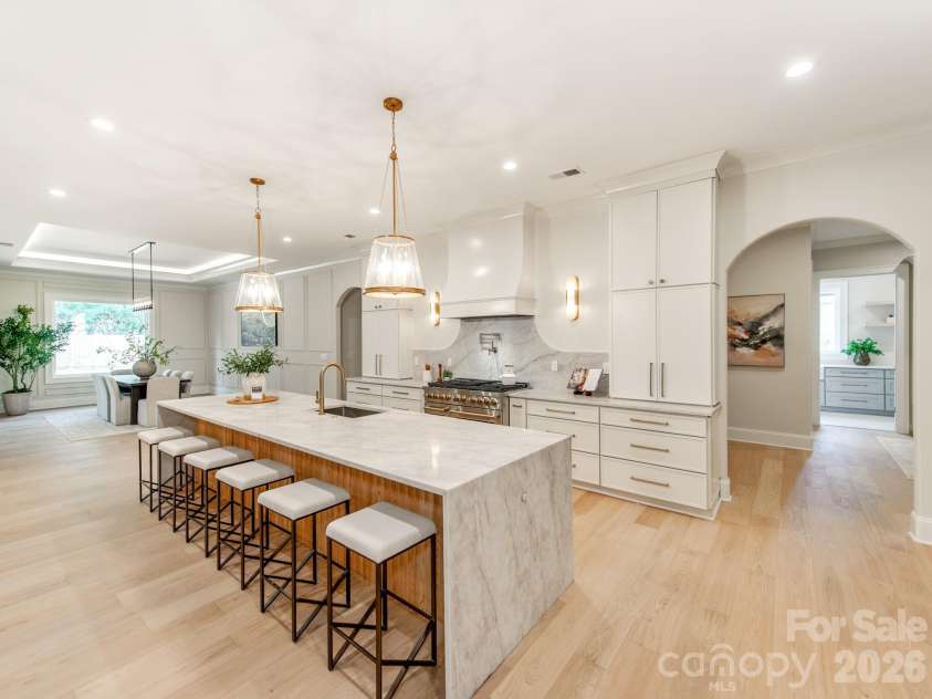437 Blairmore Drive, Charlotte, NC 28211.  MLS# CAR4422180, YatesRealty ID 49934. 