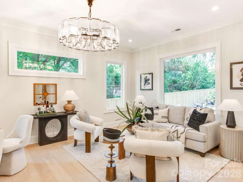 437 Blairmore Drive, Charlotte, NC 28211.  MLS# CAR4422180, YatesRealty ID 49934. 